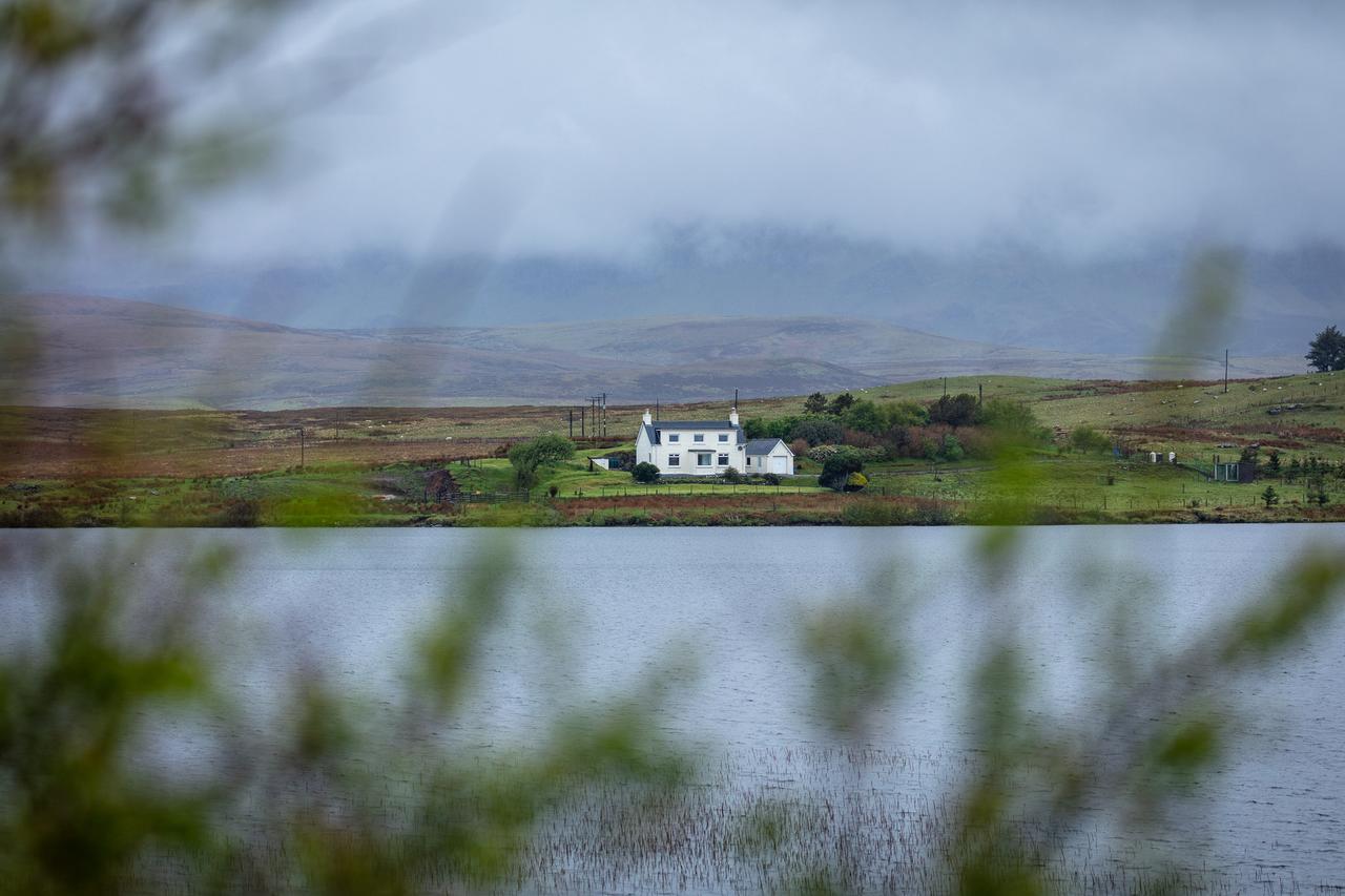 Lochside Villa Staffin Eksteriør billede